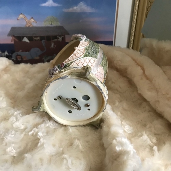 Rare Vintage 1980’s Hummingbird Musical Moving Egg - Picture 7 of 8